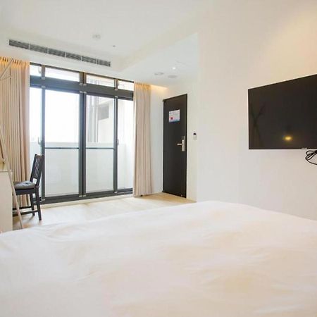 Mini West Hotel Taichung Exterior foto