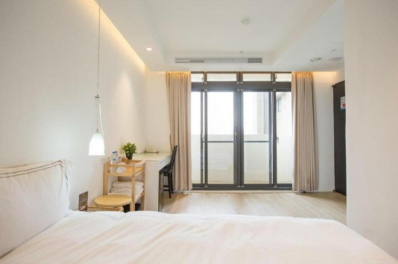 Mini West Hotel Taichung Exterior foto