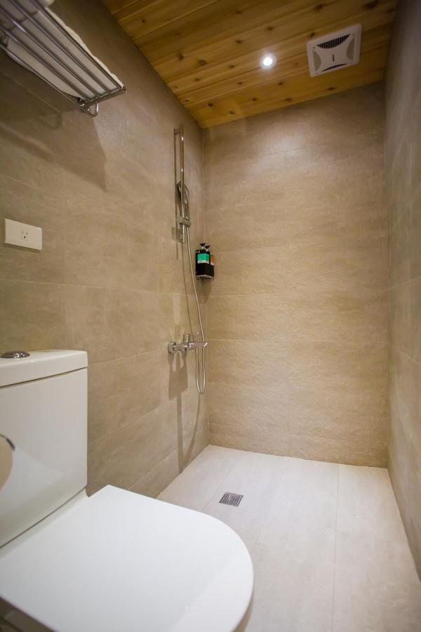 Mini West Hotel Taichung Exterior foto