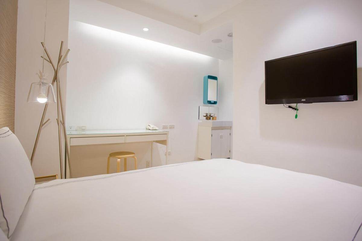 Mini West Hotel Taichung Exterior foto