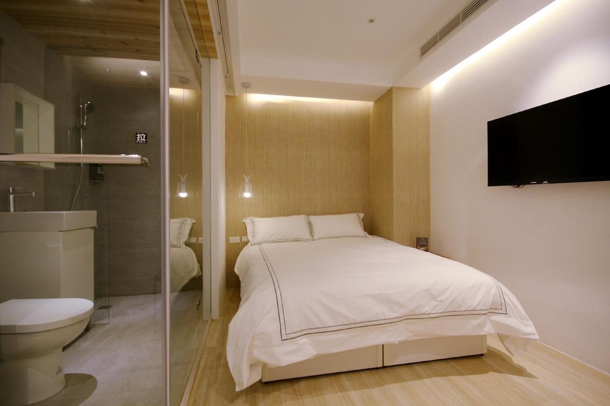 Mini West Hotel Taichung Exterior foto