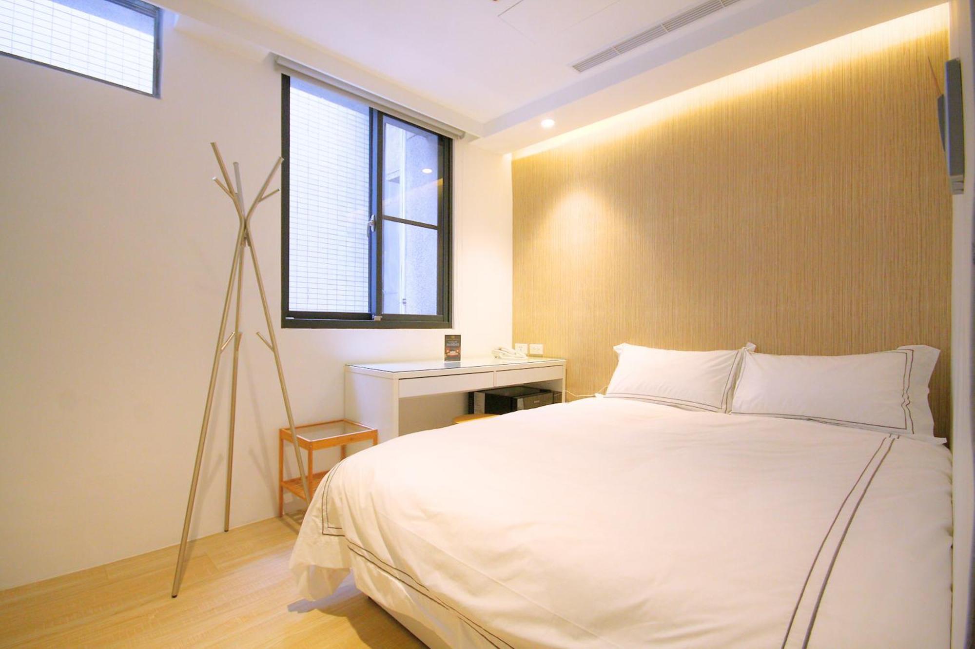 Mini West Hotel Taichung Exterior foto