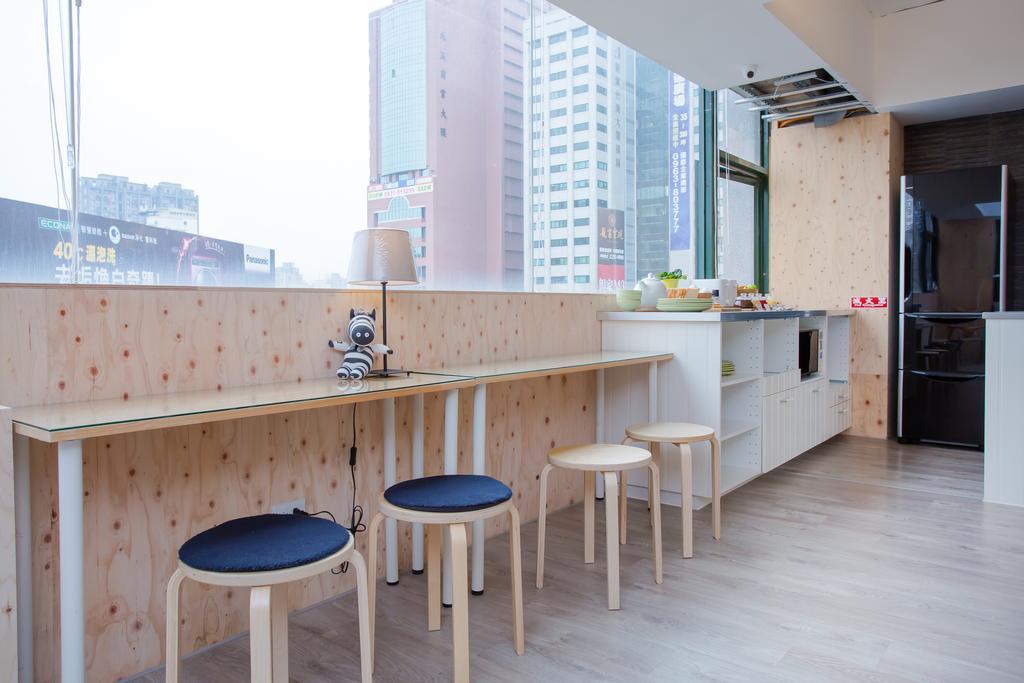 Mini West Hotel Taichung Exterior foto